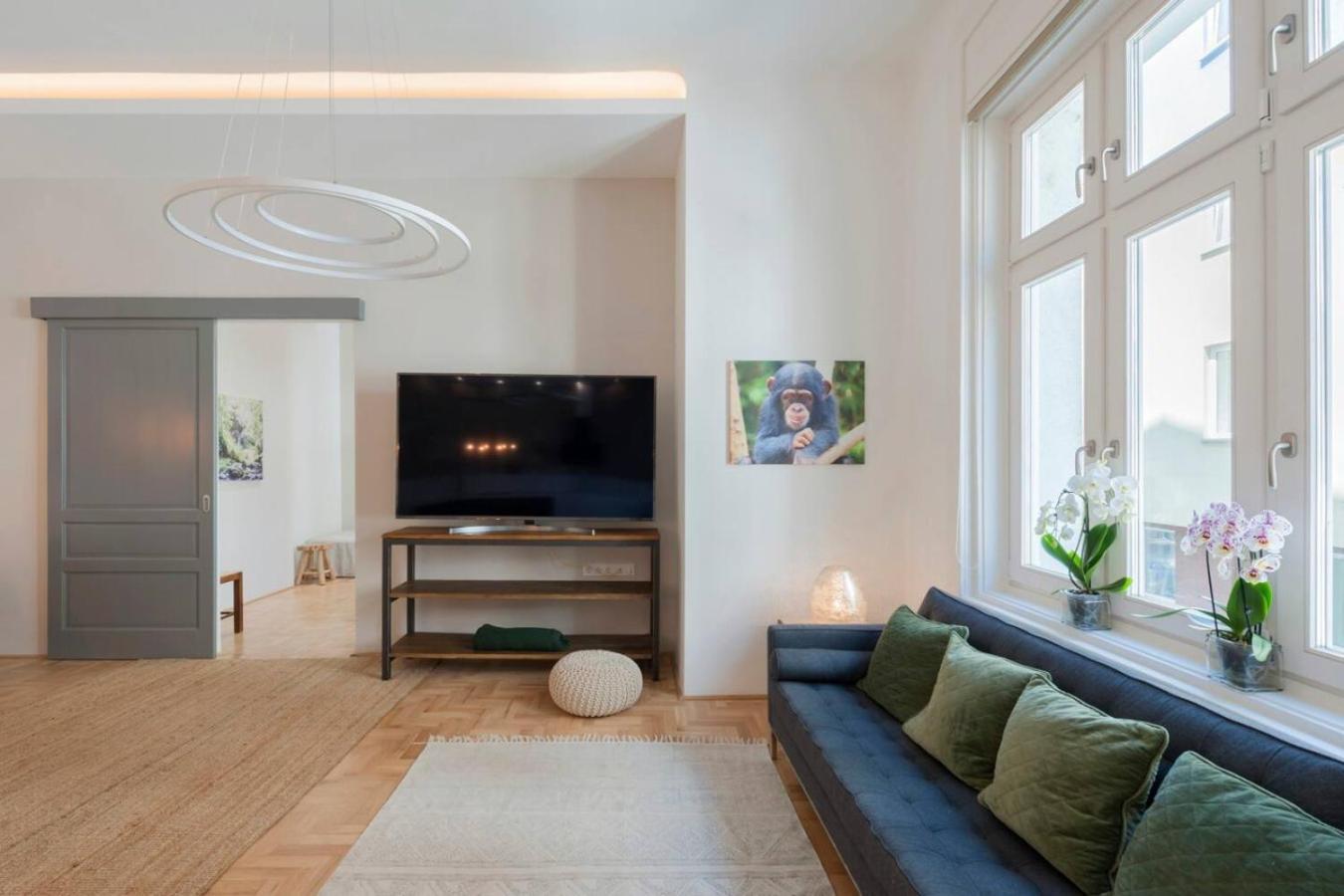 Modern Luxury - Centre