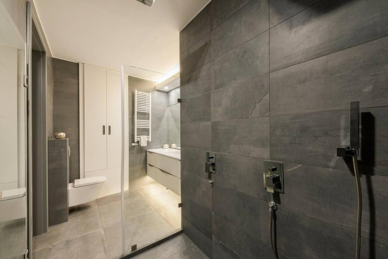 Modern Luxury - Centre *