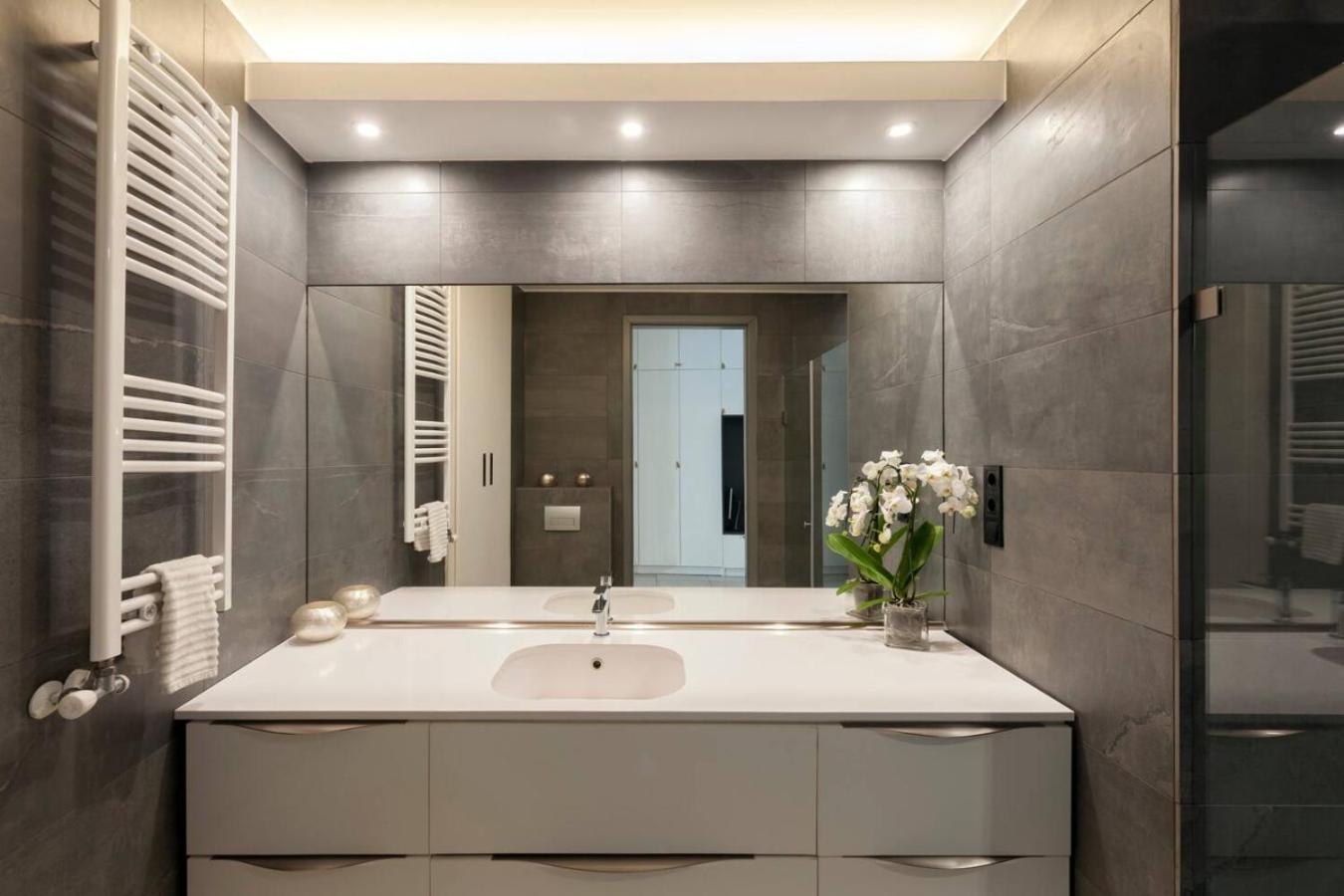 Modern Luxury - Centre